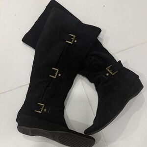 Stylish Black Knee High Boots with Buckle Detail - 6m